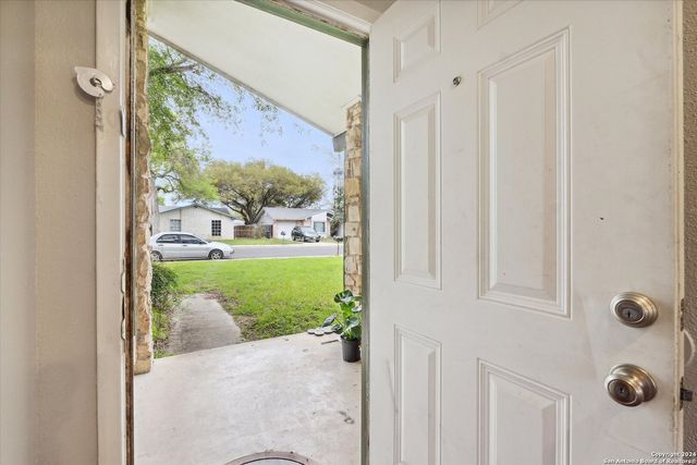 312 LORI LYNN DR, Schertz, TX 78154