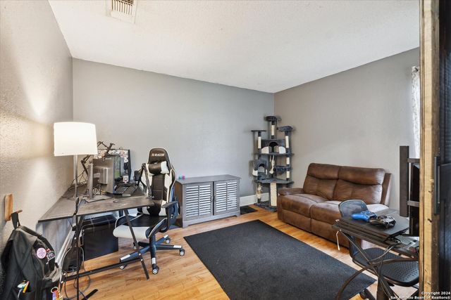 312 LORI LYNN DR, Schertz, TX 78154