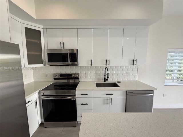 1786 SW 9th St 4, Miami, FL 33135