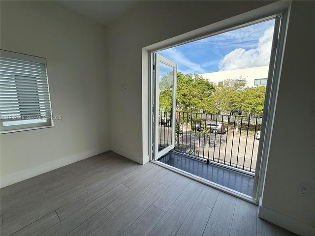 1786 SW 9th St 4, Miami, FL 33135