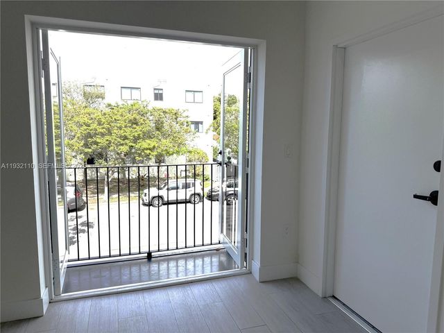 1786 SW 9th St 4, Miami, FL 33135