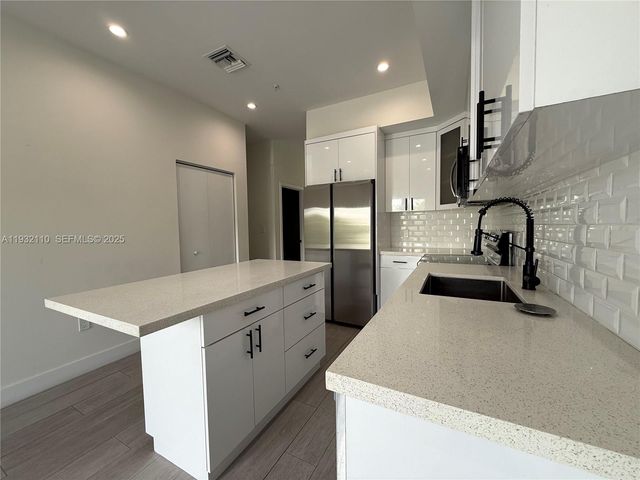 1786 SW 9th St 4, Miami, FL 33135