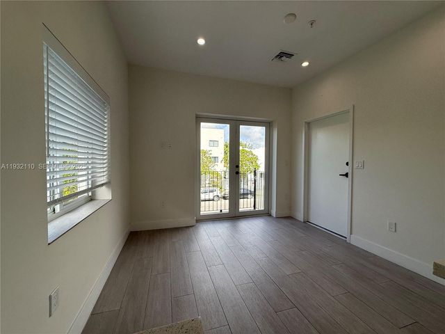 1786 SW 9th St 4, Miami, FL 33135