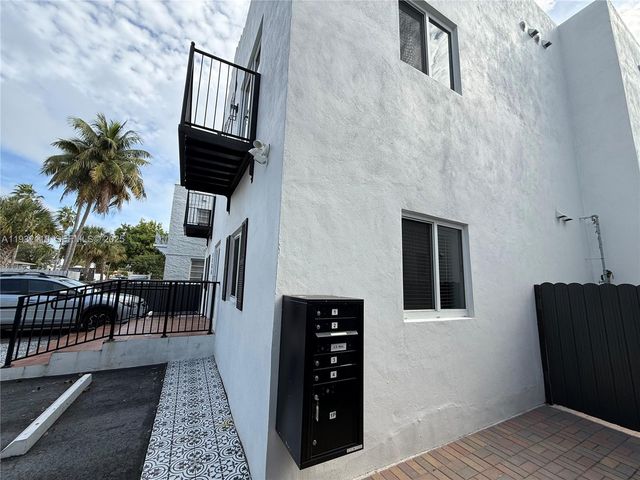 1786 SW 9th St 4, Miami, FL 33135