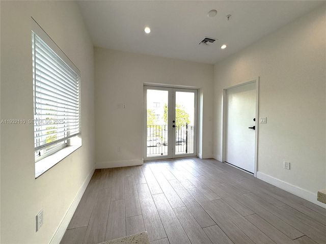 1786 SW 9th St 4, Miami, FL 33135