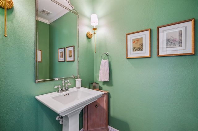 1515 Thornton Road, Houston, TX 77018