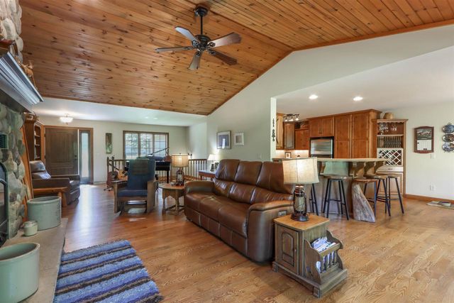 E3093 HIGH POINT RIDGE DRIVE, Waupaca, WI 54981