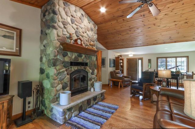 E3093 HIGH POINT RIDGE DRIVE, Waupaca, WI 54981