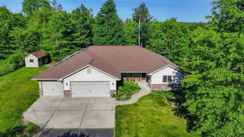 E3093 HIGH POINT RIDGE DRIVE, Waupaca, WI 54981