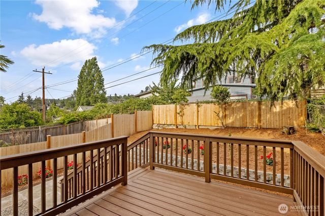 5016 26th Avenue SW, Seattle, WA 98106