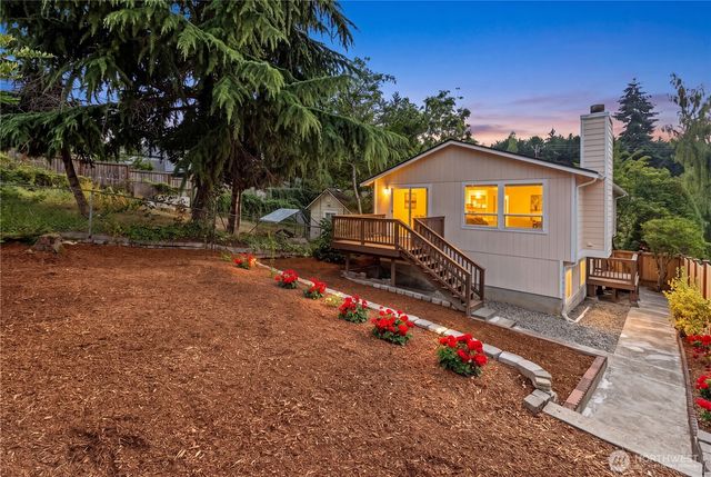 5016 26th Avenue SW, Seattle, WA 98106