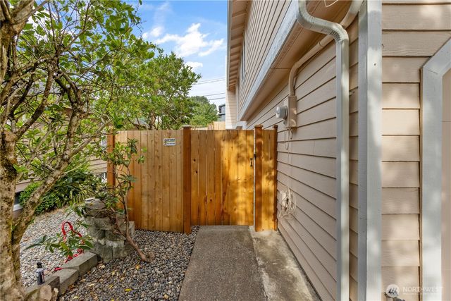 5016 26th Avenue SW, Seattle, WA 98106