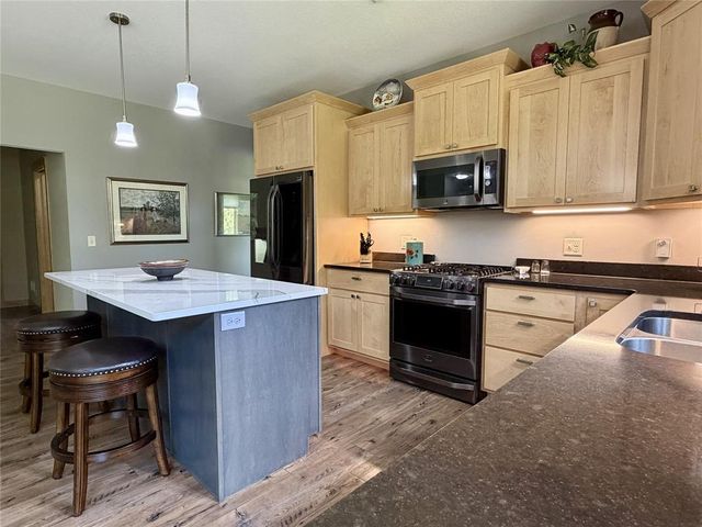 2355 Mckinley Road, Eau Claire, WI 54703