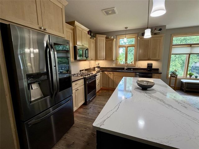 2355 Mckinley Road, Eau Claire, WI 54703