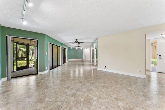 5800 Camino Del Sol 102, Boca Raton, FL 33433