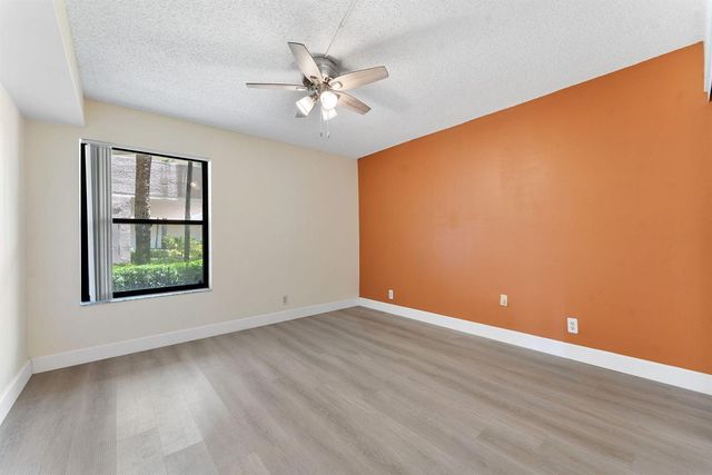 5800 Camino Del Sol 102, Boca Raton, FL 33433