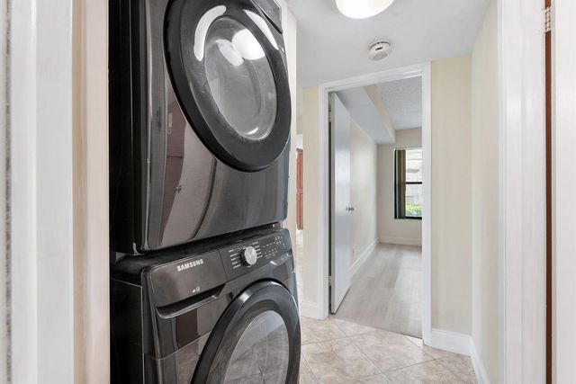 5800 Camino Del Sol 102, Boca Raton, FL 33433
