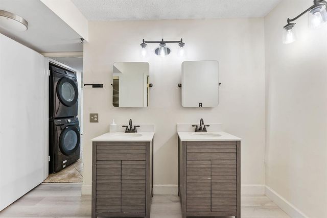 5800 Camino Del Sol 102, Boca Raton, FL 33433