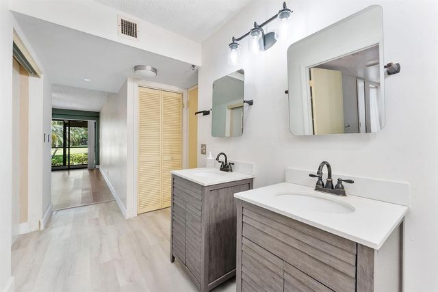5800 Camino Del Sol 102, Boca Raton, FL 33433