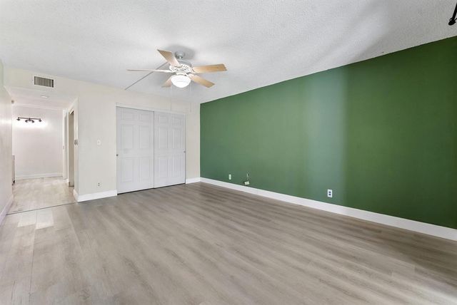 5800 Camino Del Sol 102, Boca Raton, FL 33433