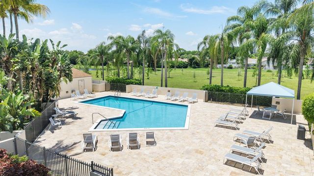 5800 Camino Del Sol 102, Boca Raton, FL 33433