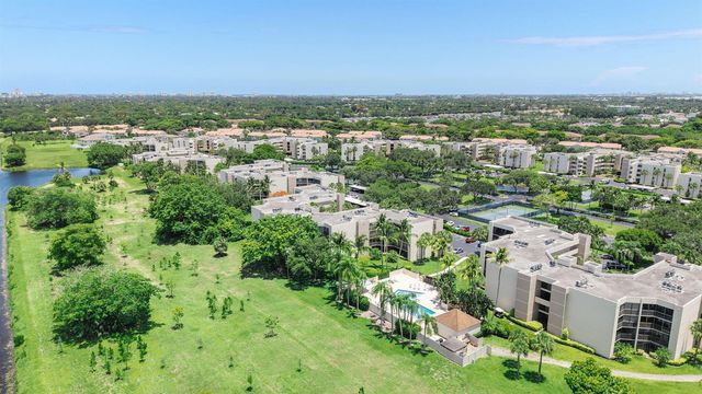 5800 Camino Del Sol 102, Boca Raton, FL 33433