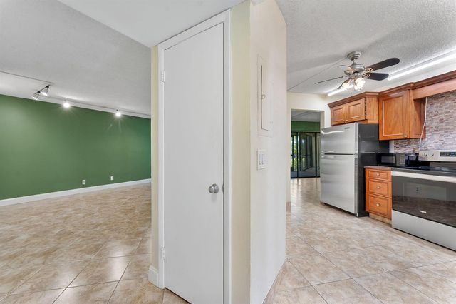 5800 Camino Del Sol 102, Boca Raton, FL 33433