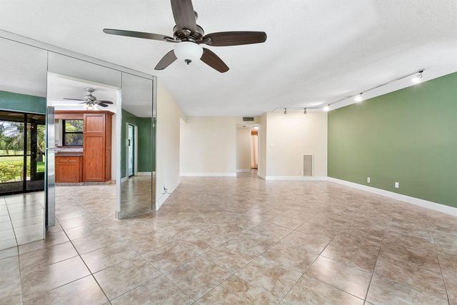 5800 Camino Del Sol 102, Boca Raton, FL 33433