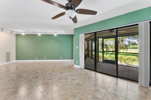 5800 Camino Del Sol 102, Boca Raton, FL 33433