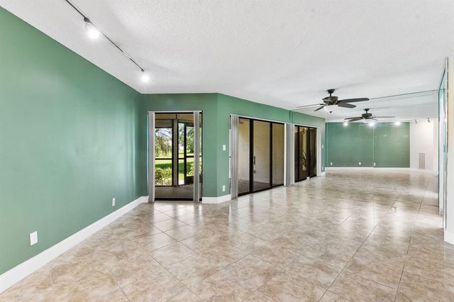 5800 Camino Del Sol 102, Boca Raton, FL 33433