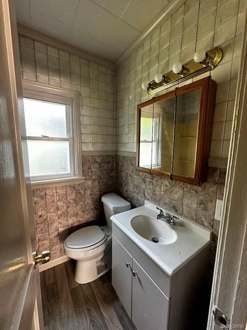 838 Clinton Street, Flint, MI 48507