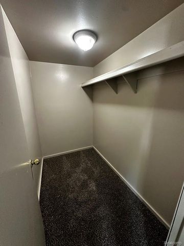 838 Clinton Street, Flint, MI 48507