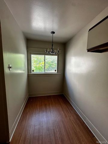 838 Clinton Street, Flint, MI 48507