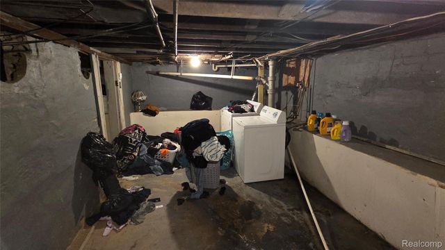 838 Clinton Street, Flint, MI 48507