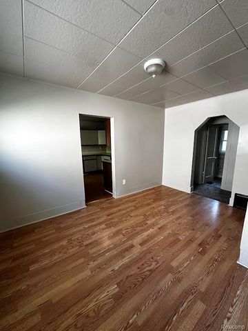 838 Clinton Street, Flint, MI 48507