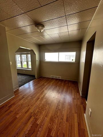 838 Clinton Street, Flint, MI 48507