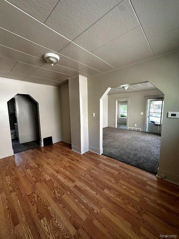 838 Clinton Street, Flint, MI 48507