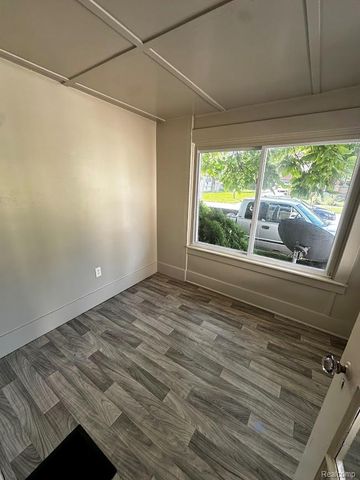 838 Clinton Street, Flint, MI 48507