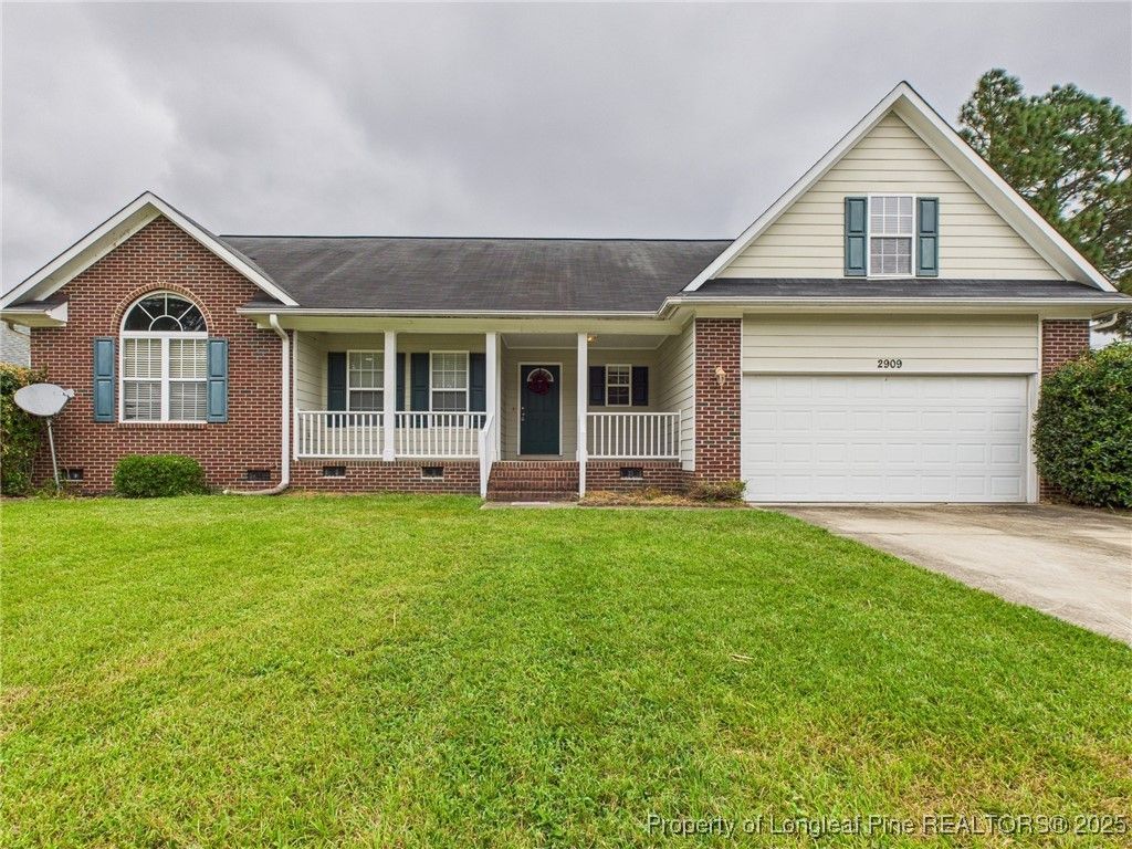 2909 Piney Mountain Drive, Hope Mills, NC 28348