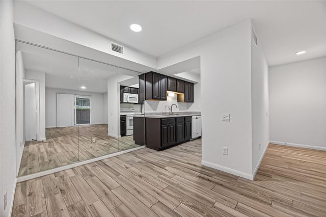1880 White Oak Drive 143, Houston, TX 77009