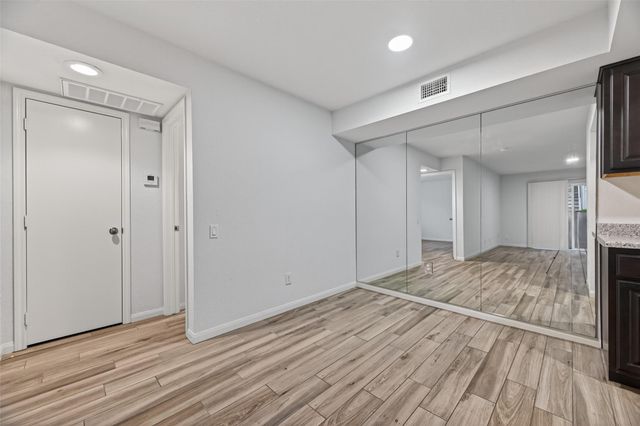 1880 White Oak Drive 143, Houston, TX 77009