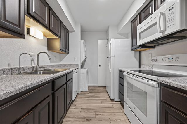 1880 White Oak Drive 143, Houston, TX 77009