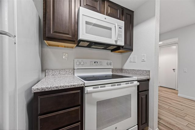 1880 White Oak Drive 143, Houston, TX 77009