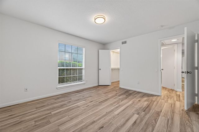 1880 White Oak Drive 143, Houston, TX 77009