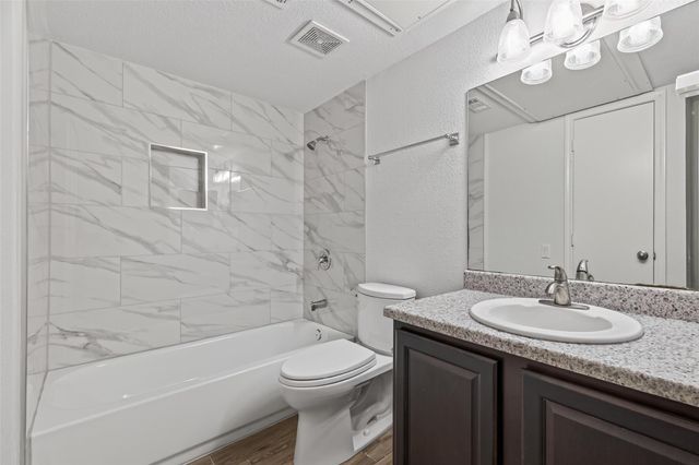 1880 White Oak Drive 143, Houston, TX 77009