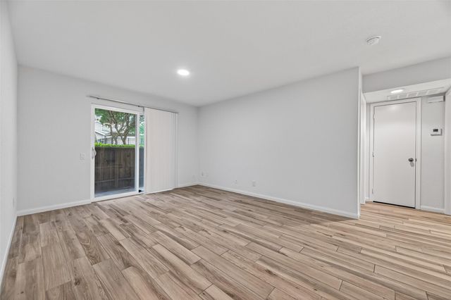 1880 White Oak Drive 143, Houston, TX 77009