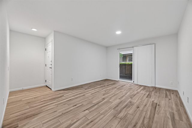 1880 White Oak Drive 143, Houston, TX 77009