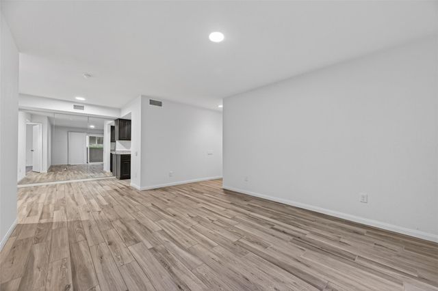 1880 White Oak Drive 143, Houston, TX 77009