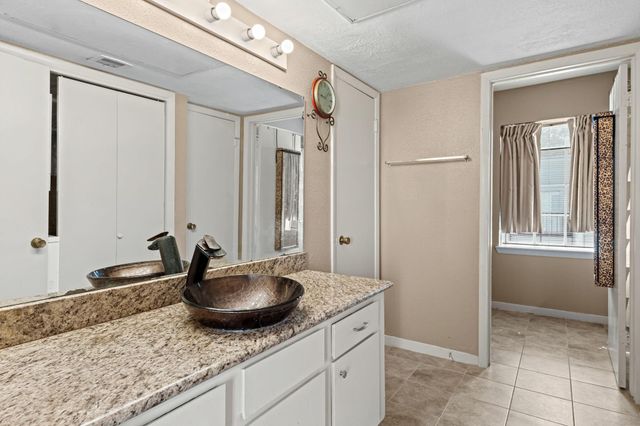 9809 Richmond Avenue E8, Houston, TX 77042