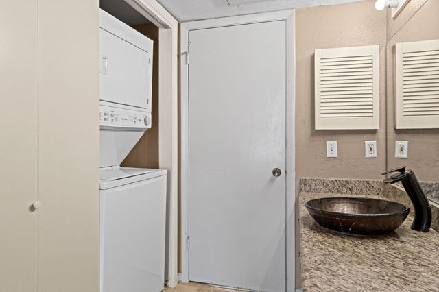 9809 Richmond Avenue E8, Houston, TX 77042